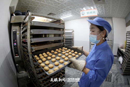 中秋將至，景區(qū)食品廠里的雜品忙碌時光
